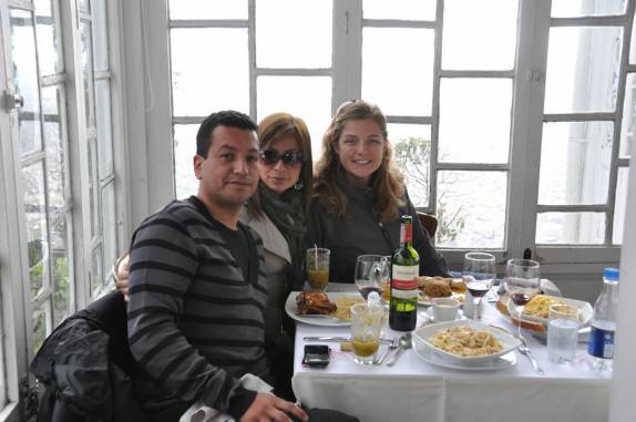 Com o Angelo e a Joana em restaurante no Cerro Monserrate, em Bogotá, na Colômbia